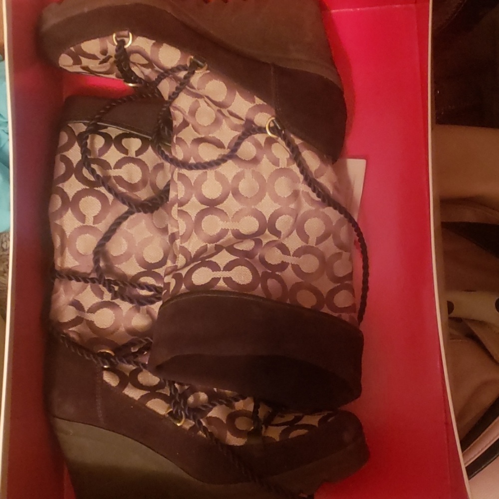 Coach signature brown boots6.5